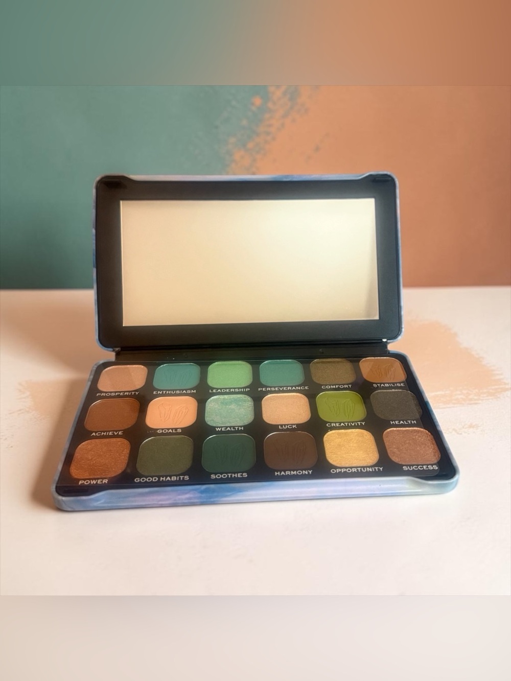 🩶MAKEUP REVOLUTION🩶Forever Flawless Aventurine 18 Shade Eyeshadow Palette/NIP - Picture 2 of 4